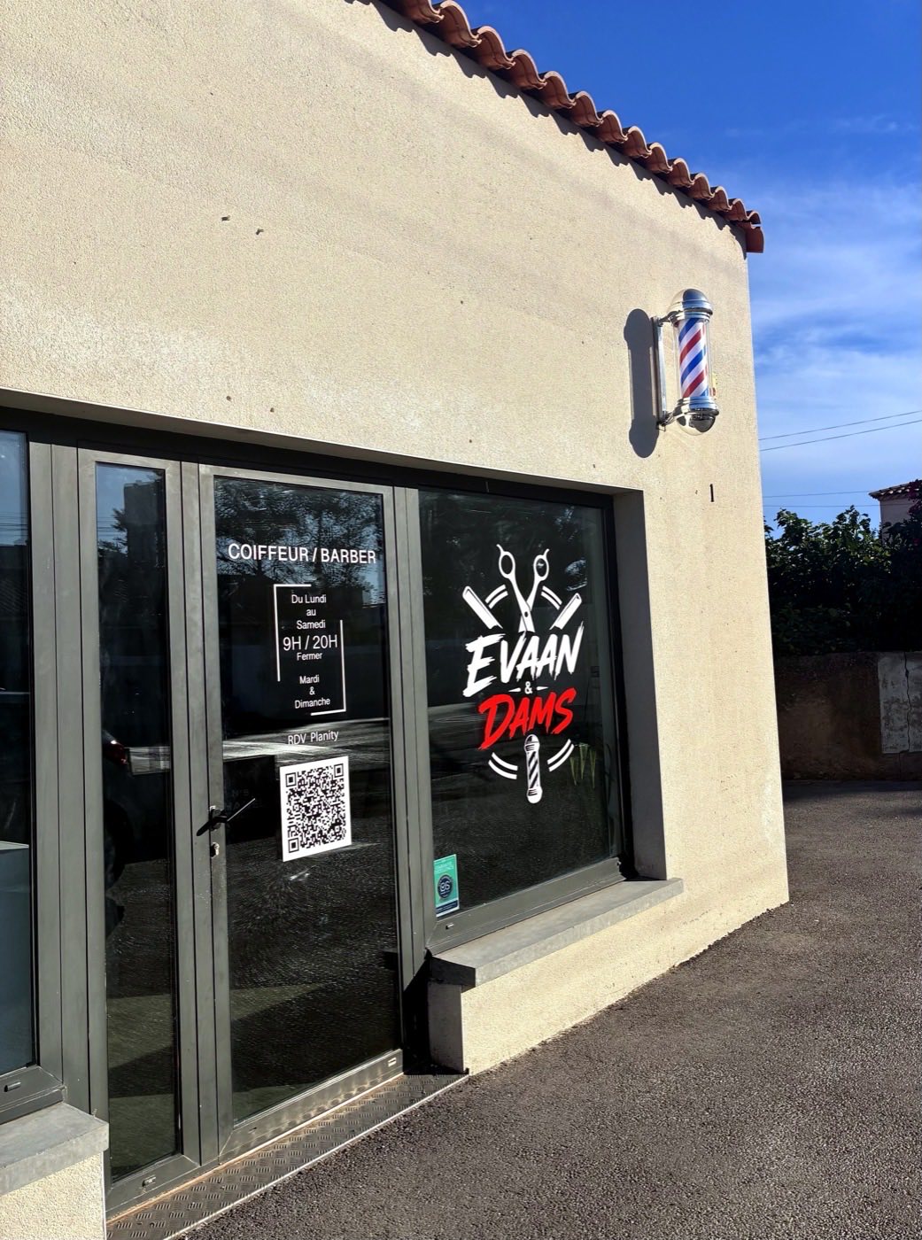 Devanture du salon Evaan & Dams à Frontignan